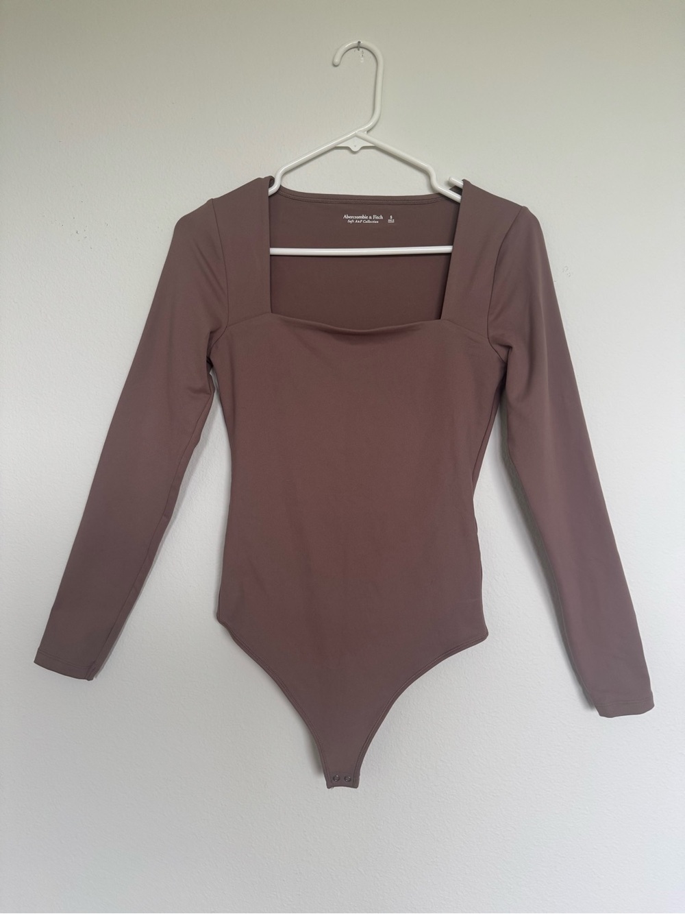 Abercrombie & Fitch Ava Long-Sleeve Sculpt Matte Bodysuit Top Mauve Brown S Chic